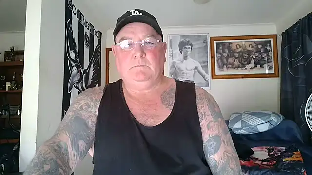 הופעת וובקאם של KINKYBLUEYES69