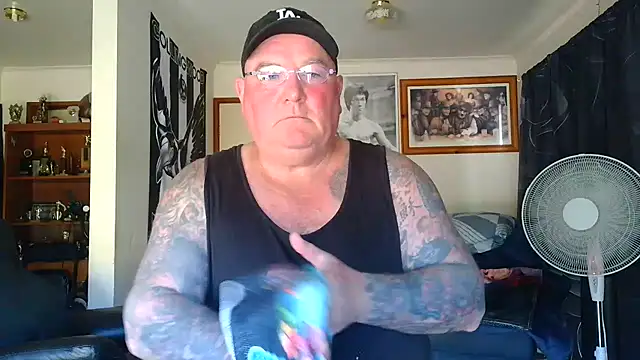 KINKYBLUEYES69's Webcam Show