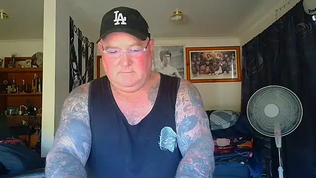 KINKYBLUEYES69 Show in webcam