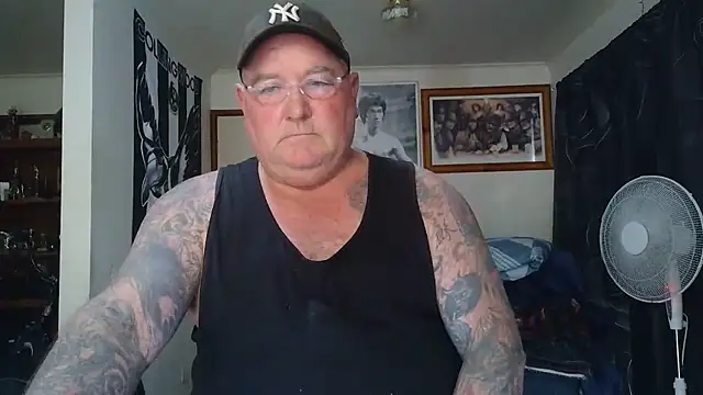 KINKYBLUEYES69 webcam show