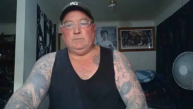 KINKYBLUEYES69: διαδικτυακό σόου στην κάμερα