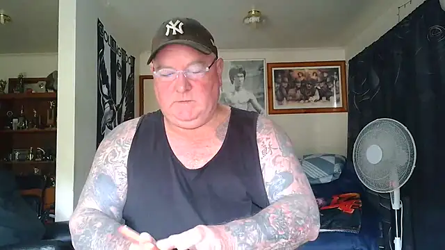 KINKYBLUEYES69 Show Webcam