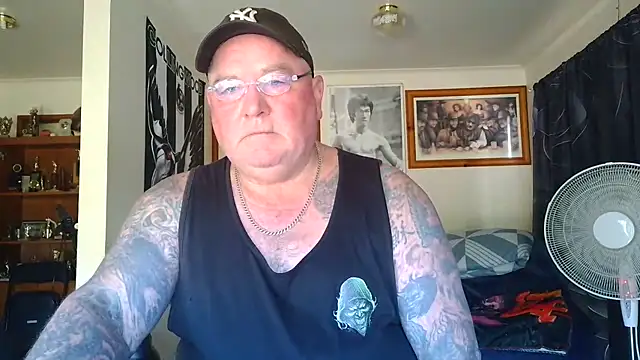 KINKYBLUEYES69 Webcam Show