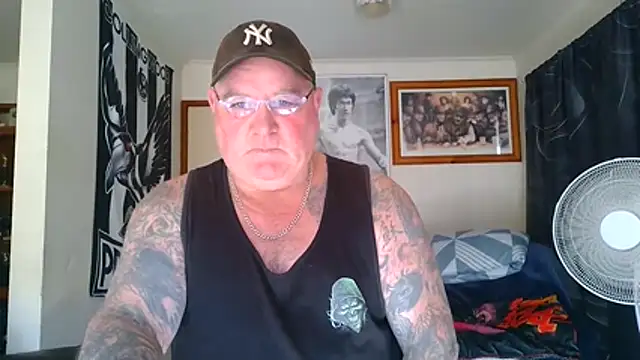 KINKYBLUEYES69 网络视讯表演