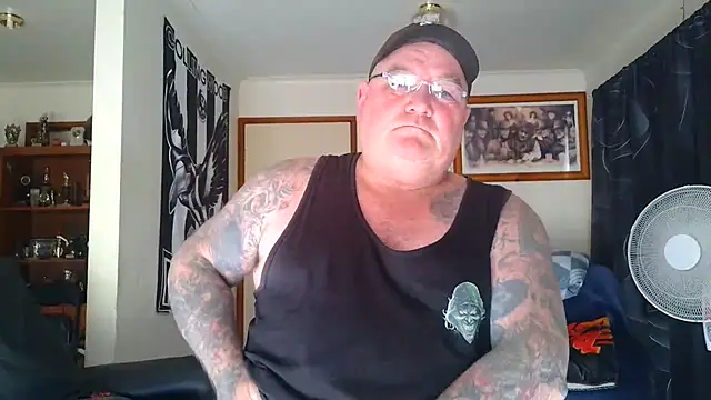 KINKYBLUEYES69's Webcam Show