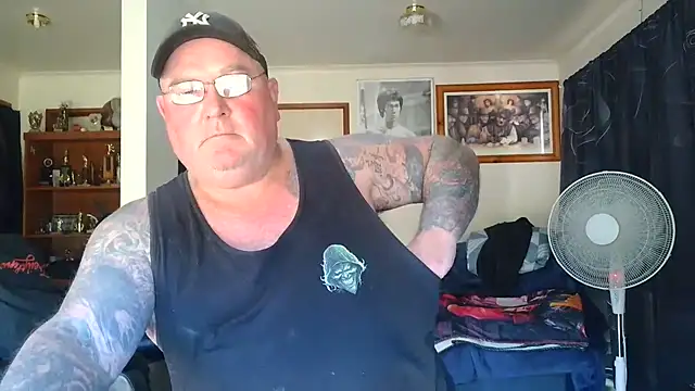 KINKYBLUEYES69 Webcam Show