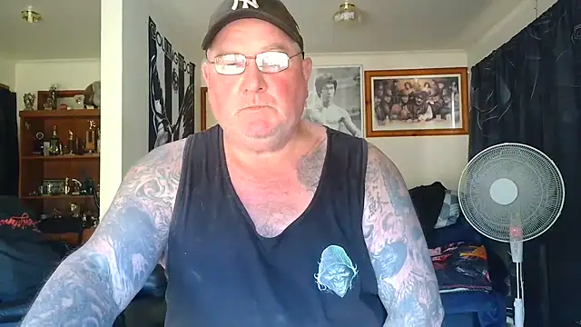 KINKYBLUEYES69 webkamerás műsora