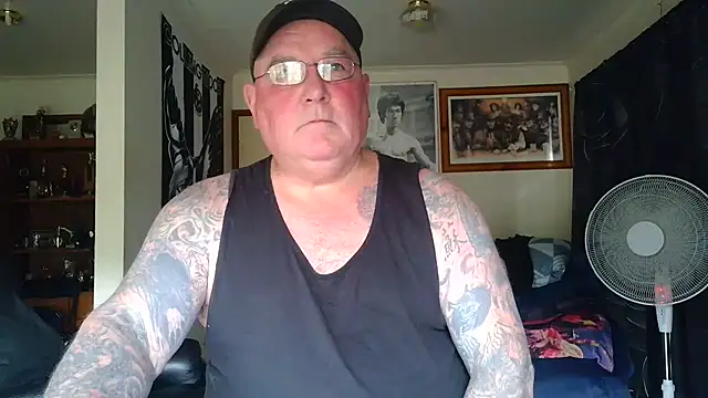 KINKYBLUEYES69 Show in webcam