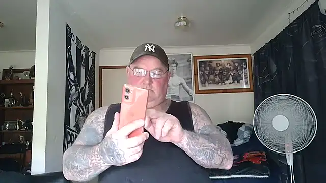 KINKYBLUEYES69 网络视讯表演