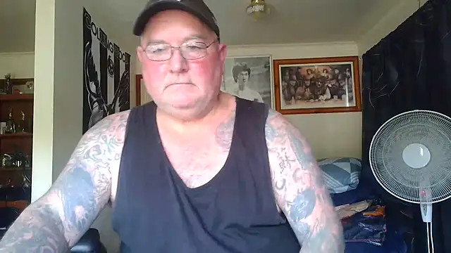 KINKYBLUEYES69 Show Webcam