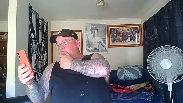 KINKYBLUEYES69 Show Webcam