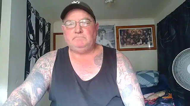 KINKYBLUEYES69 Show in webcam
