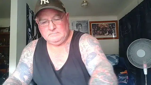 KINKYBLUEYES69 Webcam Show