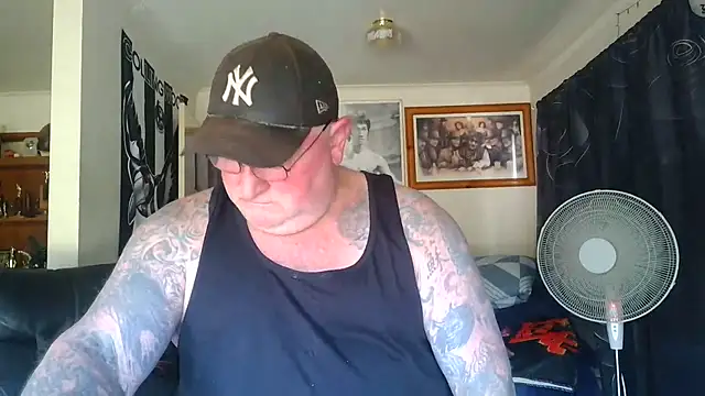 KINKYBLUEYES69 Show Webcam