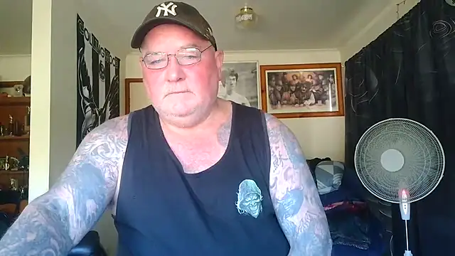 KINKYBLUEYES69 Show Webcam