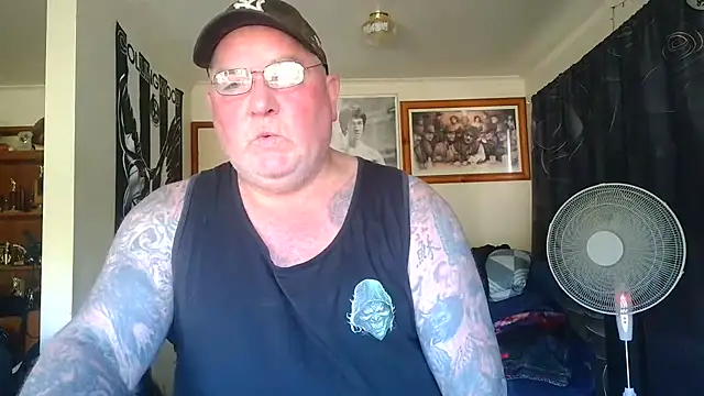 KINKYBLUEYES69 Show Webcam
