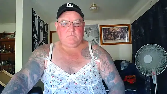 KINKYBLUEYES69's Webcam Show