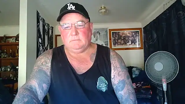 KINKYBLUEYES69's Webcam Show