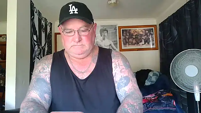 KINKYBLUEYES69's Webcam Show