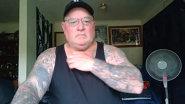 KINKYBLUEYES69 webkamerás műsora