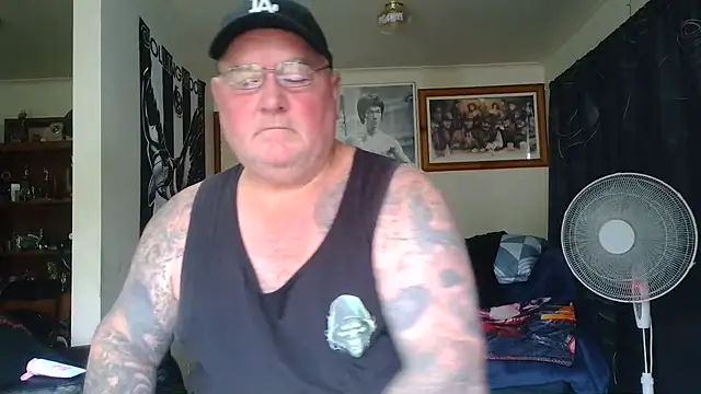 KINKYBLUEYES69's Webcam Show