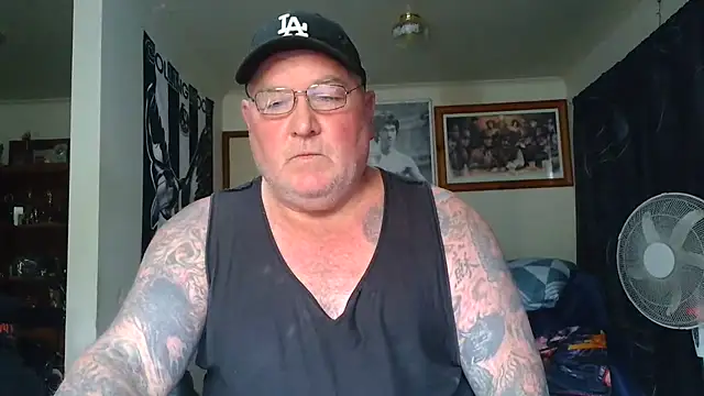 KINKYBLUEYES69's Webcam Show