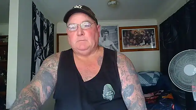 KINKYBLUEYES69 网络视讯表演