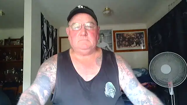 KINKYBLUEYES69's Webcam Show
