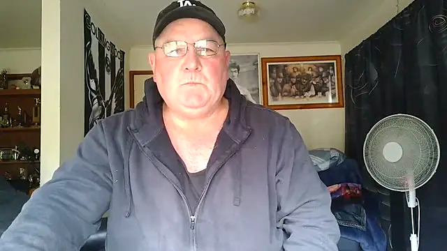 KINKYBLUEYES69: διαδικτυακό σόου στην κάμερα