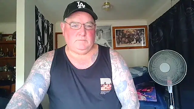 KINKYBLUEYES69 Show Webcam