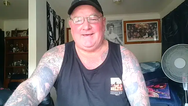 KINKYBLUEYES69's Webcam Show