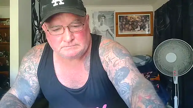 KINKYBLUEYES69 Show Webcam