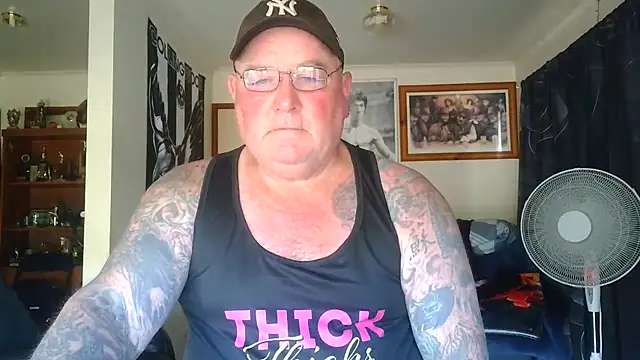 KINKYBLUEYES69's Webcam Show