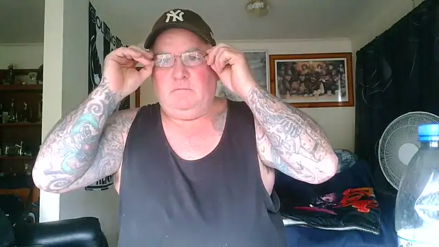 KINKYBLUEYES69's Webcam Show