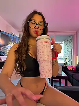 Tiny_lilith's Webcam Show