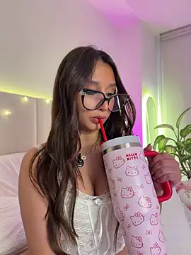 Tiny_lilith Шоу с уебкамера