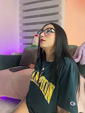 Pokazy przed kamerką – sophie_cute66