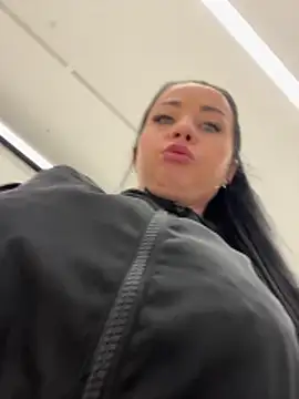 Chat +18 de CrazzyChicks ao vivo