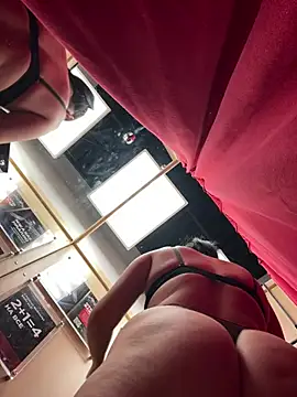 CrazzyChicks Live XXX-chat