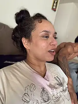 Pertunjukan Kamera Web CarmelaAnthony