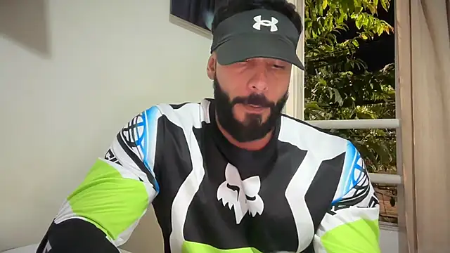 romeolovedark: διαδικτυακό σόου στην κάμερα