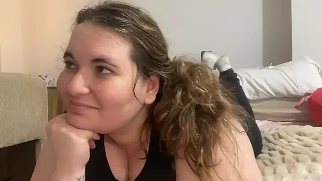 הופעת וובקאם של lolalovelylover