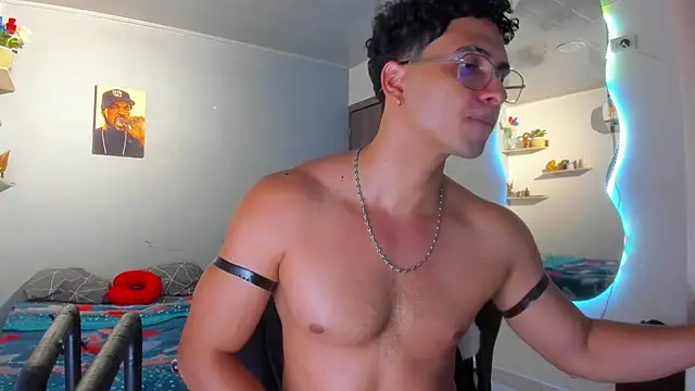 Kris_Khalifa69: διαδικτυακό σόου στην κάμερα