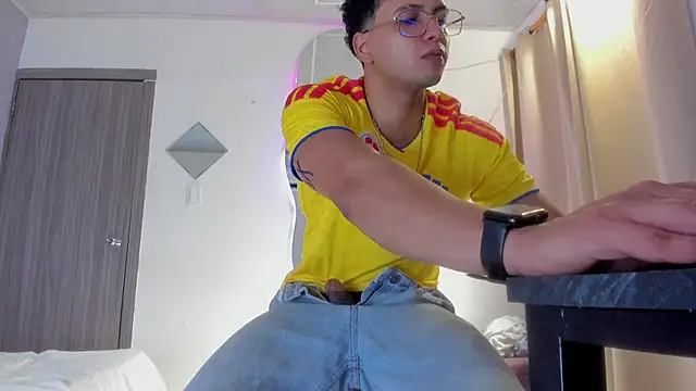 Pokazy przed kamerką – Kris_Khalifa69