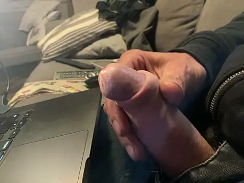 Show modela juicyprecumboy na web-kameri