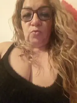 gisela27's Live XXX Chat