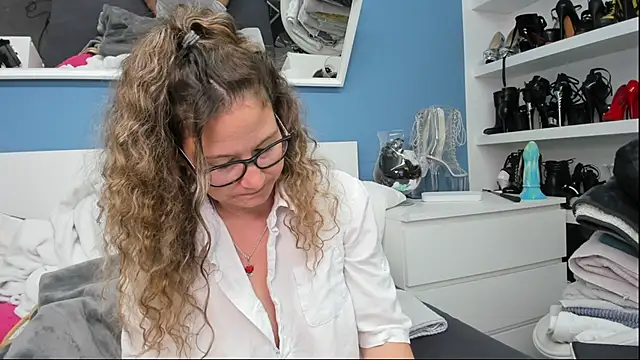izzy-mendosa's Webcam Show