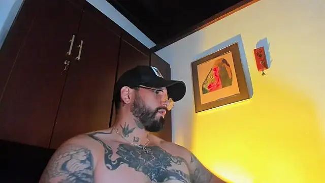 צ'אט XXX בשידור חי של CamiloGray_