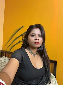 RedQQueen Show in webcam