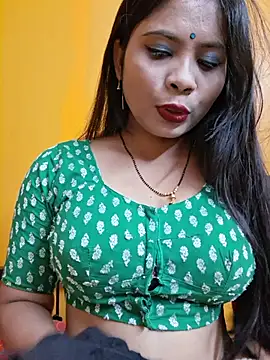 RedQQueen Show in webcam